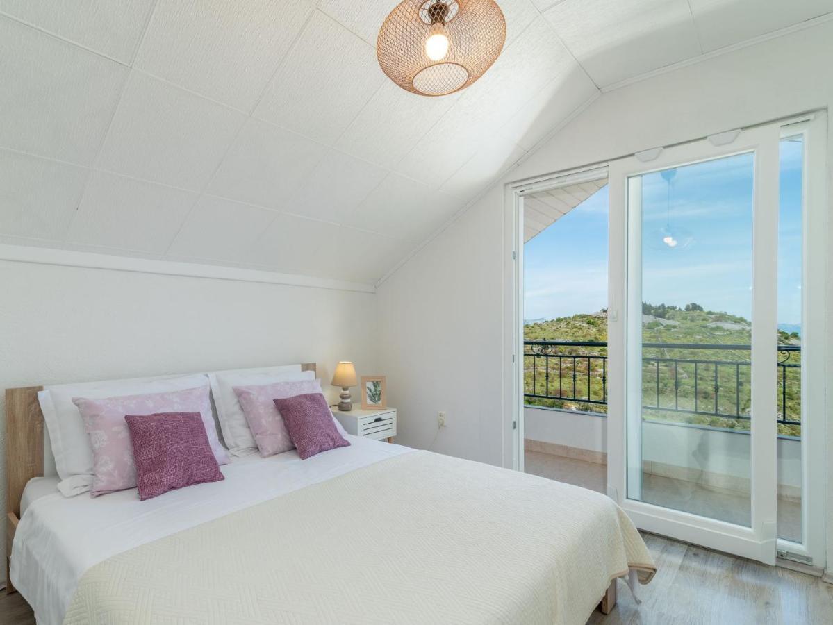 Scenic Sea View,Three Bedroom Villa With Pool Trogir Eksteriør bilde