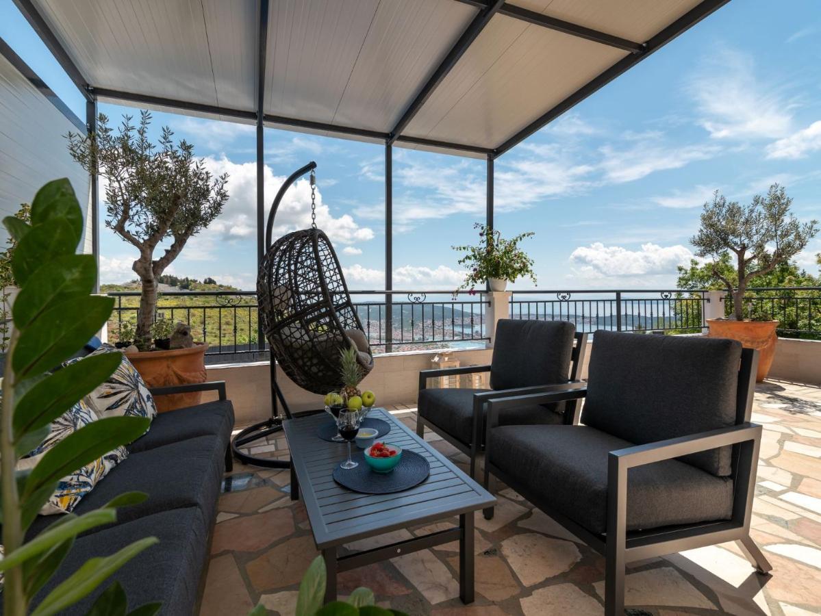 Scenic Sea View,Three Bedroom Villa With Pool Trogir Eksteriør bilde