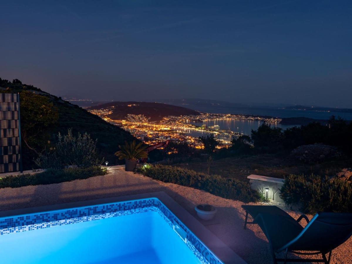 Scenic Sea View,Three Bedroom Villa With Pool Trogir Eksteriør bilde